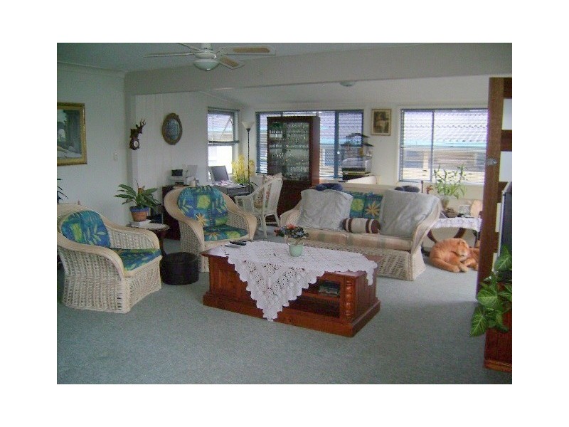 11 Second Avenue, Labrador QLD 4215