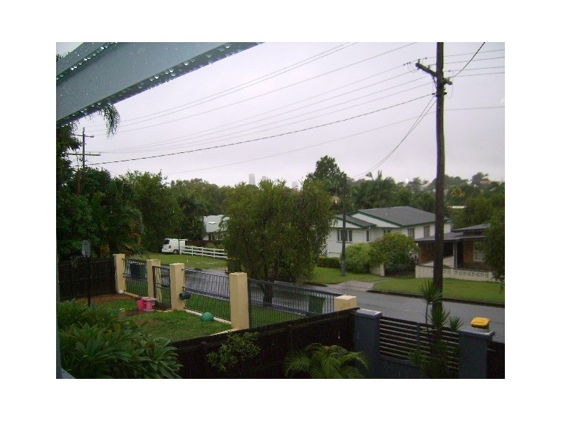 11 Second Avenue, Labrador QLD 4215