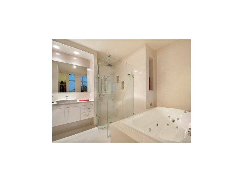 13 Oleander Ave, Biggera Waters QLD 4216