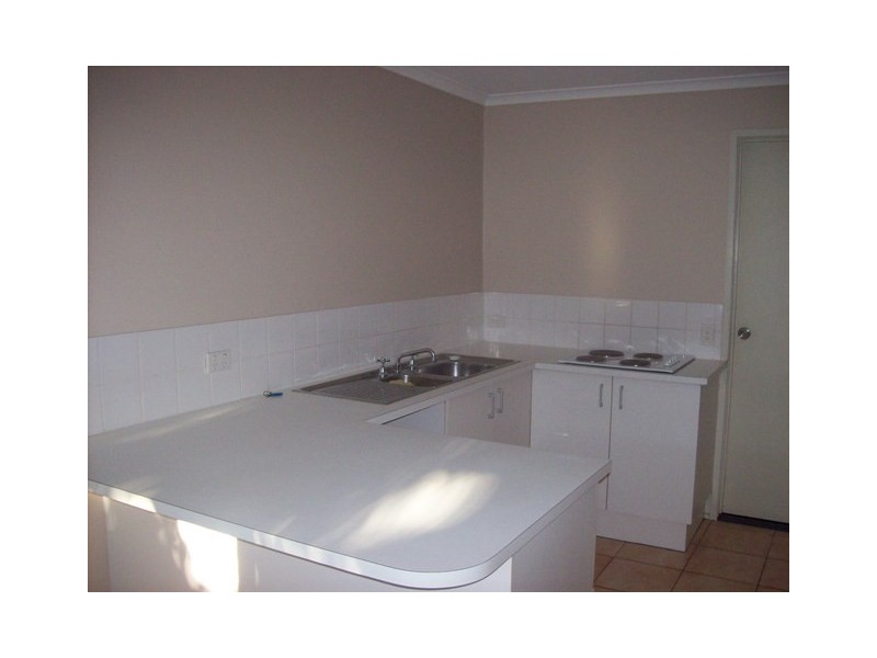 2/69 Usher Avenue, Labrador QLD 4215