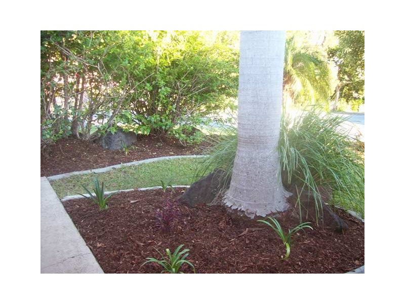 2/69 Usher Avenue, Labrador QLD 4215