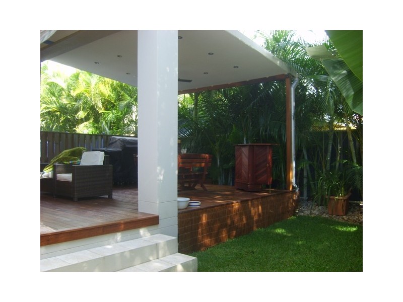 2/32 Middle Street, Labrador QLD 4215