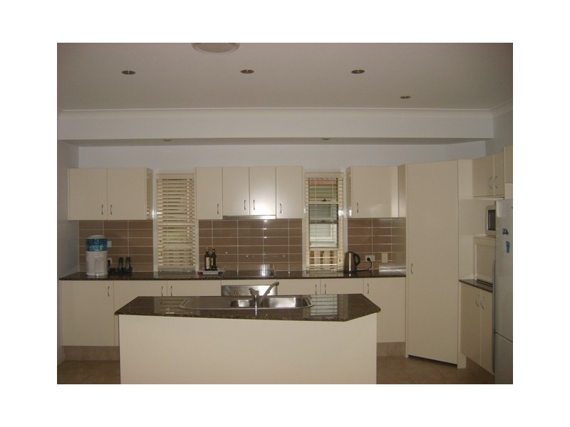 2/32 Middle Street, Labrador QLD 4215