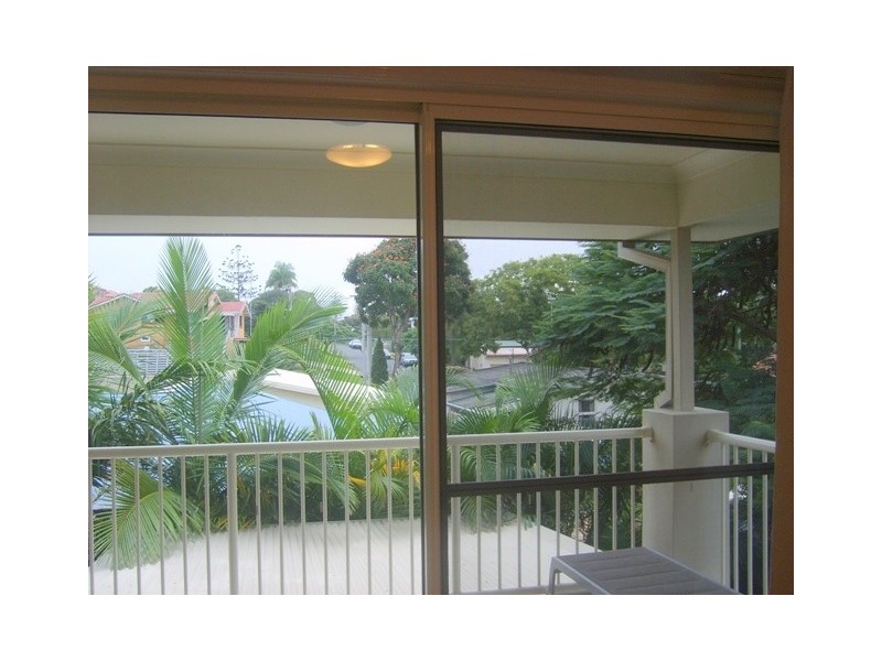 2/32 Middle Street, Labrador QLD 4215