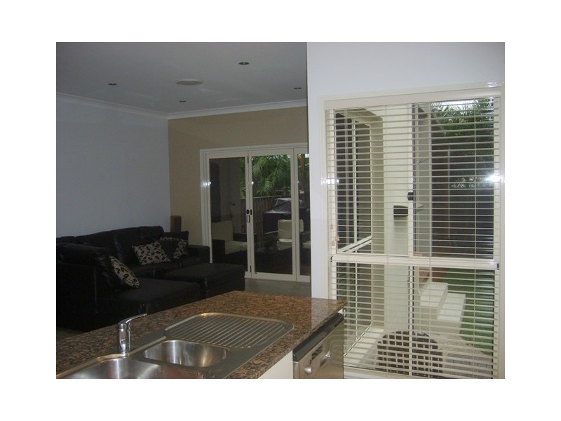 2/32 Middle Street, Labrador QLD 4215