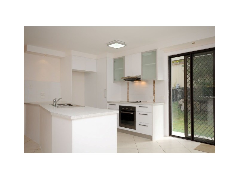 1/4 Dampier Court, Molendinar QLD 4214