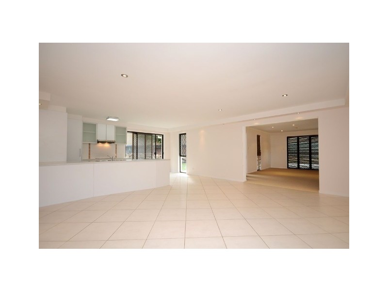 1/4 Dampier Court, Molendinar QLD 4214