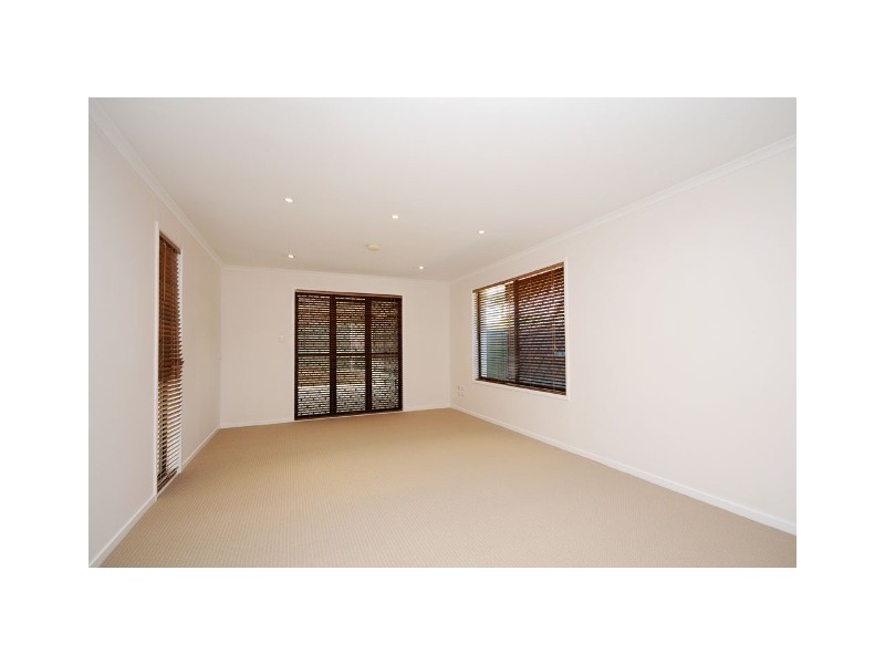 1/4 Dampier Court, Molendinar QLD 4214