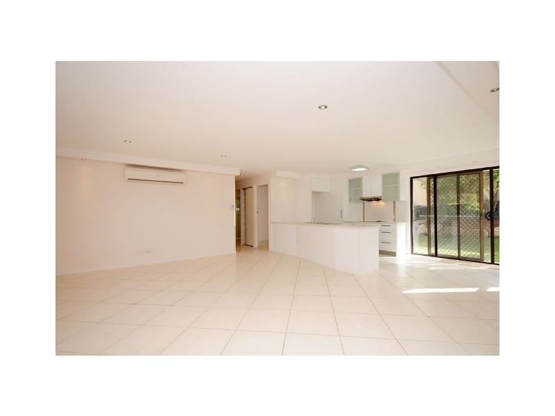 1/4 Dampier Court, Molendinar QLD 4214