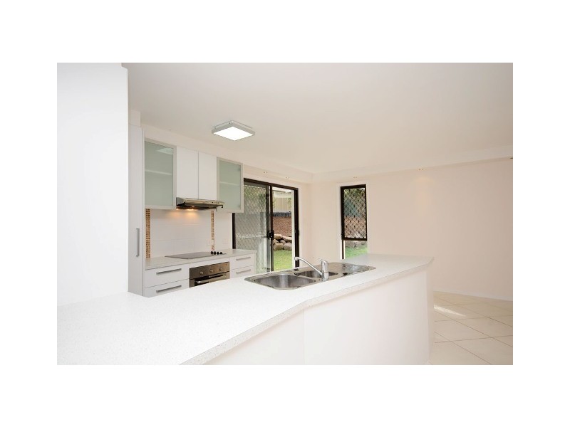 1/4 Dampier Court, Molendinar QLD 4214