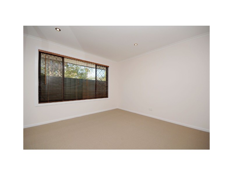 1/4 Dampier Court, Molendinar QLD 4214