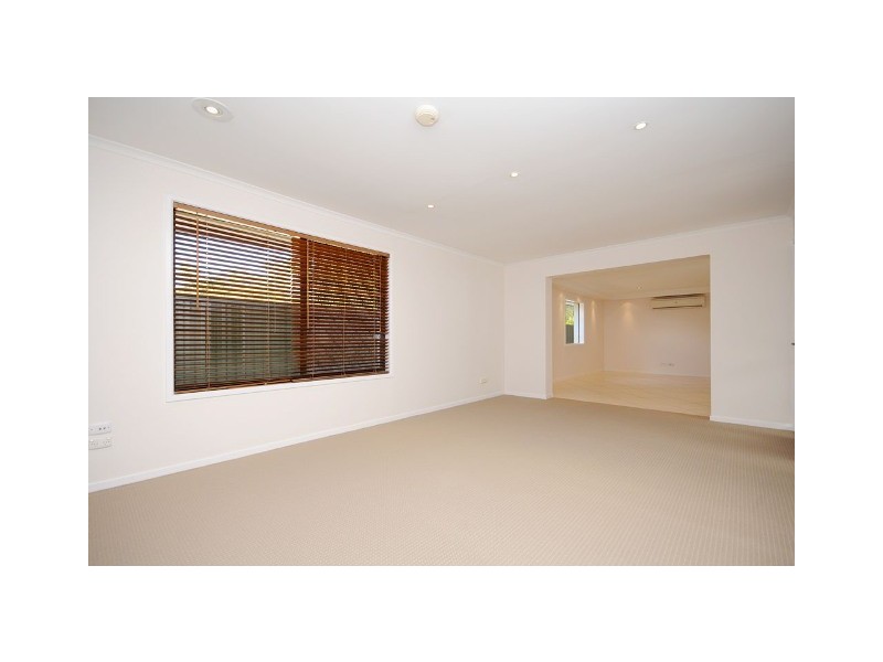 1/4 Dampier Court, Molendinar QLD 4214