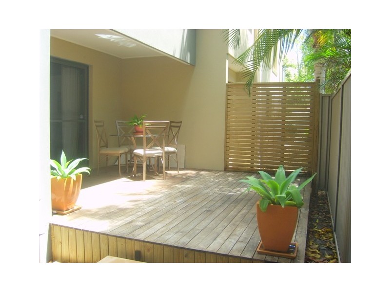 30 Broad Street, Labrador QLD 4215