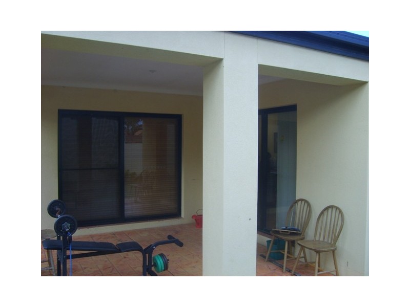 10 Shoreham Chase, Arundel QLD 4214