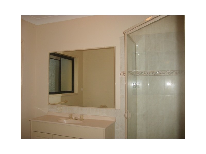 10 Shoreham Chase, Arundel QLD 4214