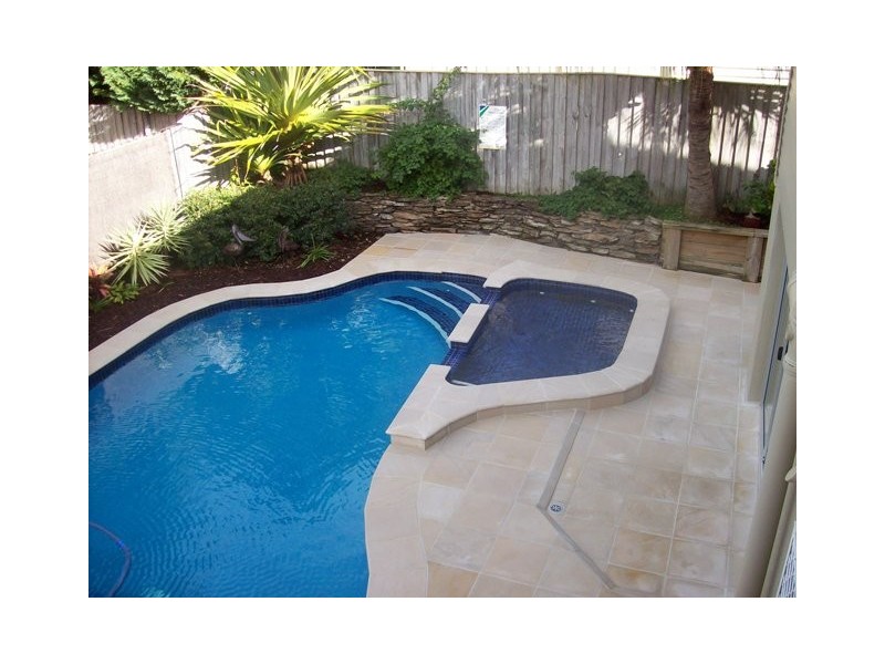 12 Rathbone Place, Labrador QLD 4215