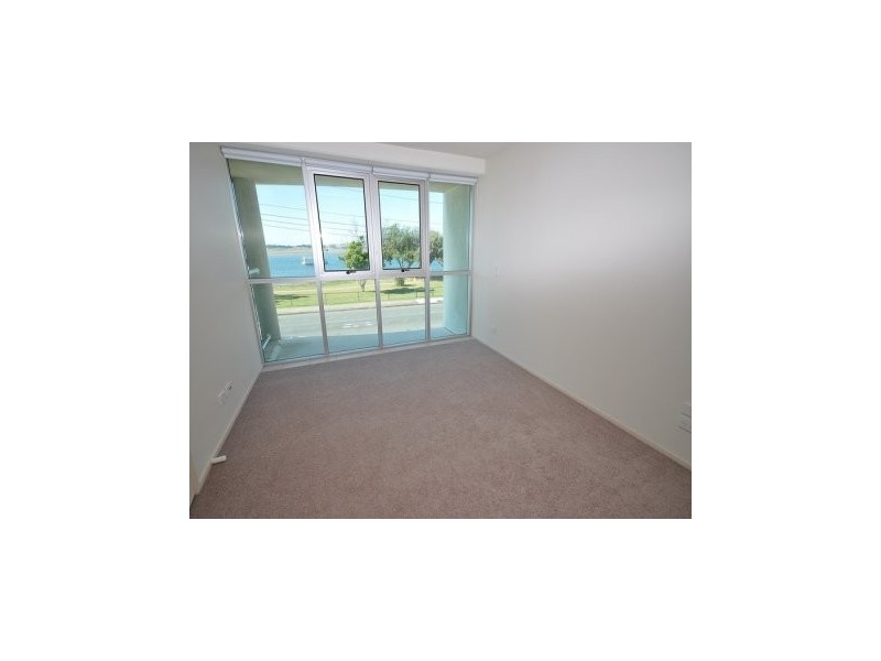 5/242 Marine Parade (Pearl Sur Mer), Labrador QLD 4215