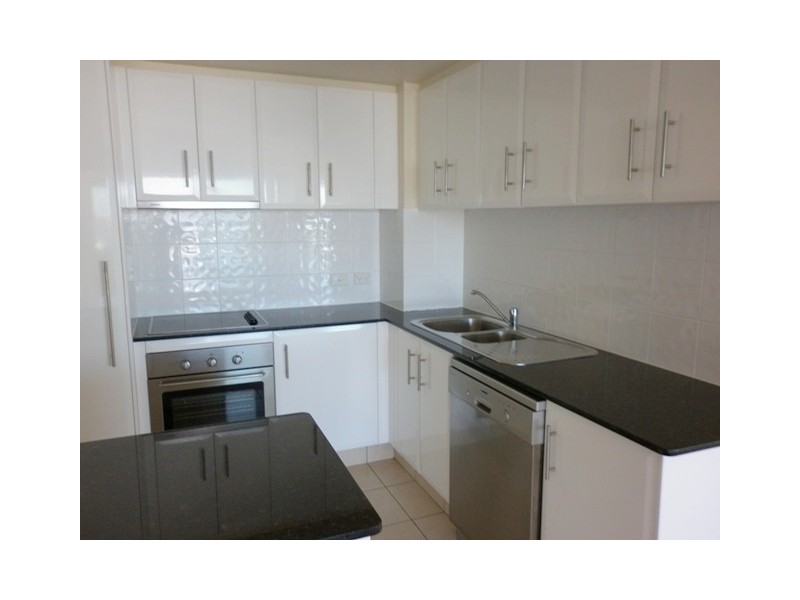 5/242 Marine Parade (Pearl Sur Mer), Labrador QLD 4215