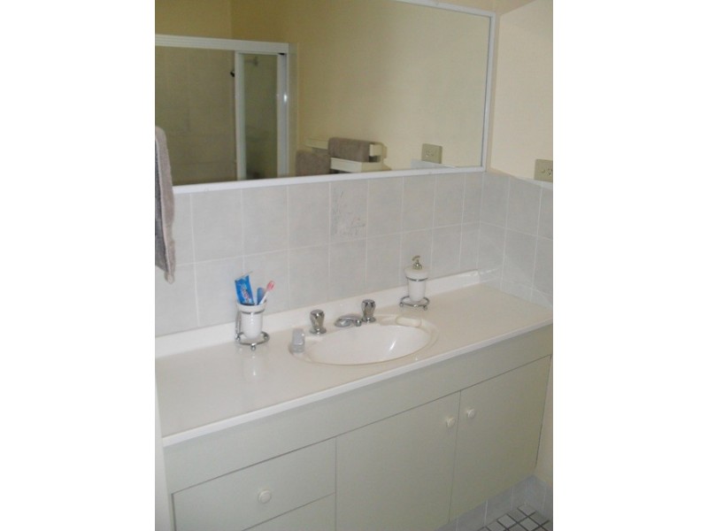 1/3 Penny Place, Arundel QLD 4214