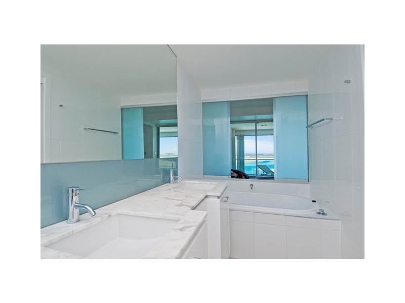300 Marine Parade (Aqua), Labrador QLD 4215