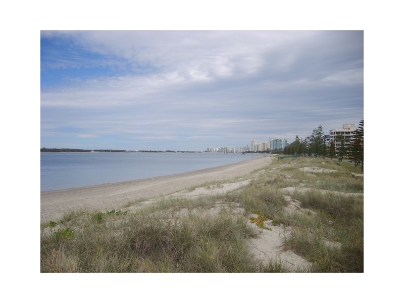 484 Marine Parade (Royal Pacific), Biggera Waters QLD 4216