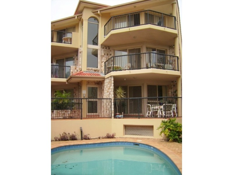 12/4 Parneno Street, Chevron Island QLD 4217