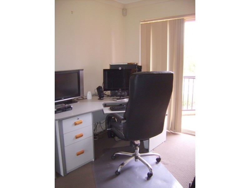 12/4 Parneno Street, Chevron Island QLD 4217
