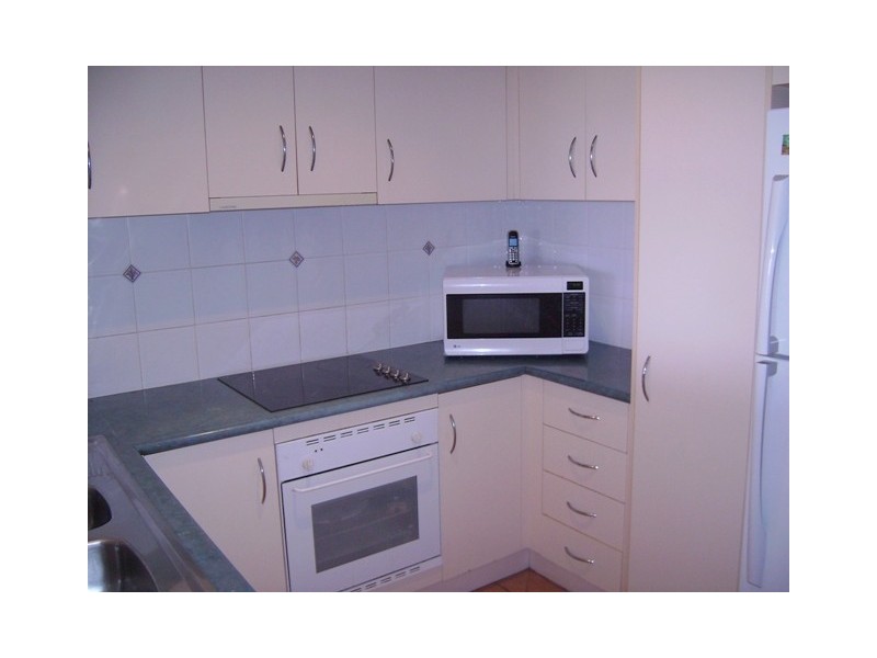 12/4 Parneno Street, Chevron Island QLD 4217