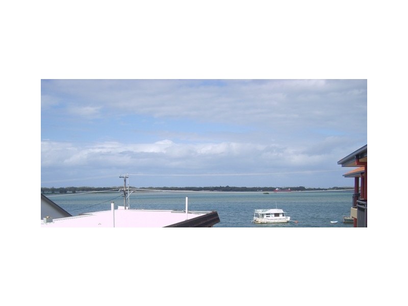 274 Marine Parade (Marine Royale), Labrador QLD 4215