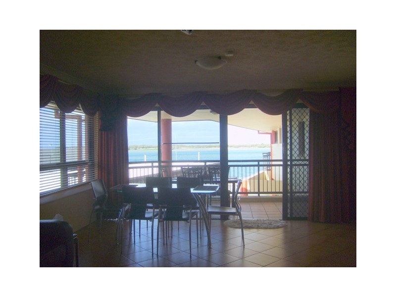 274 Marine Parade (Marine Royale), Labrador QLD 4215