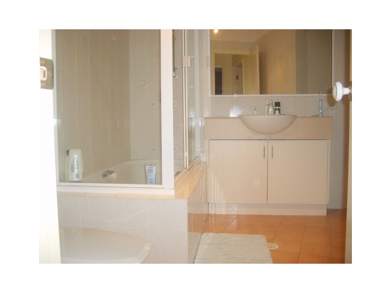 274 Marine Parade (Marine Royale), Labrador QLD 4215