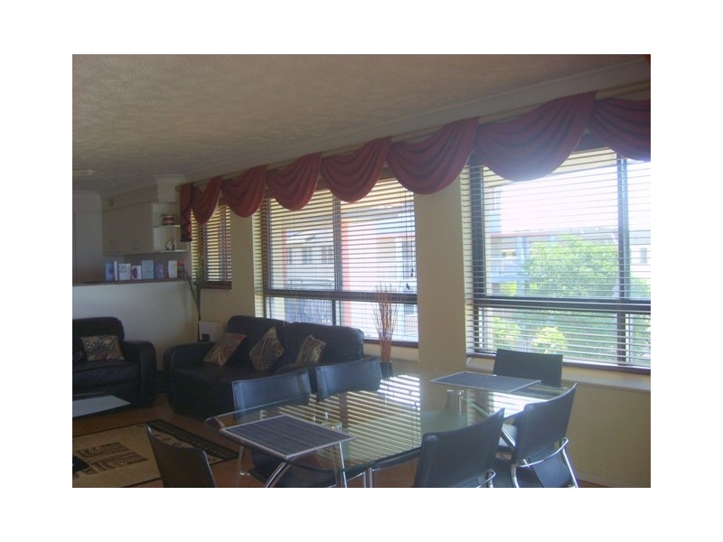 274 Marine Parade (Marine Royale), Labrador QLD 4215