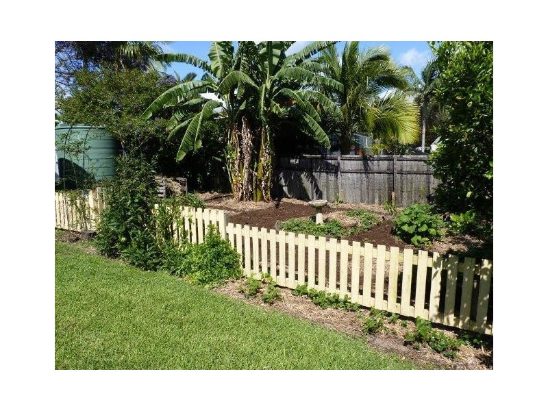 115 Central Street, Labrador QLD 4215