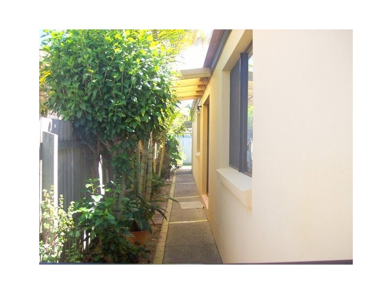 1/13 Jenaya Place, Labrador QLD 4215