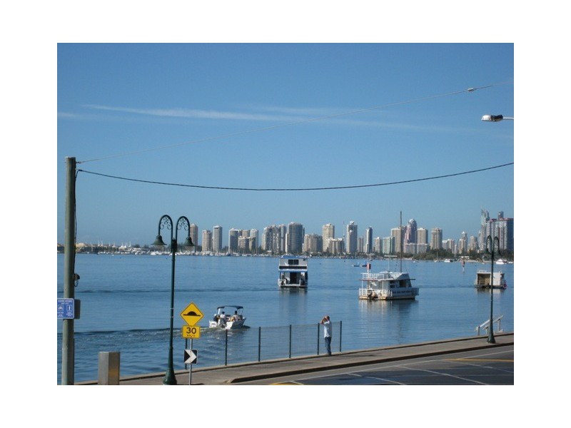 4/294 Marine Parade (Maricopa), Labrador QLD 4215