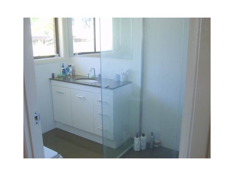 1/4  Senate, Labrador QLD 4215