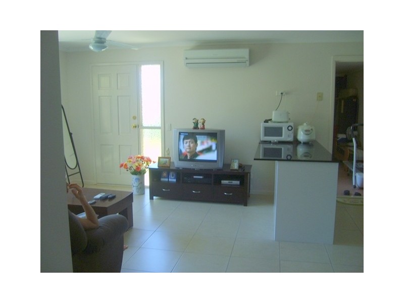 1/4  Senate, Labrador QLD 4215