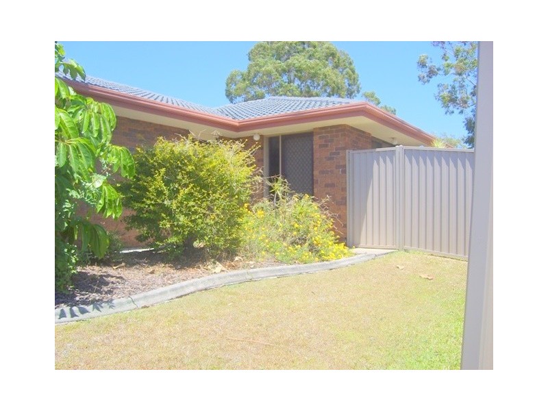 1/4  Senate, Labrador QLD 4215