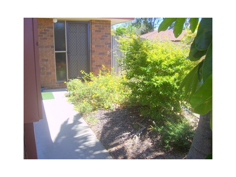 1/4  Senate, Labrador QLD 4215