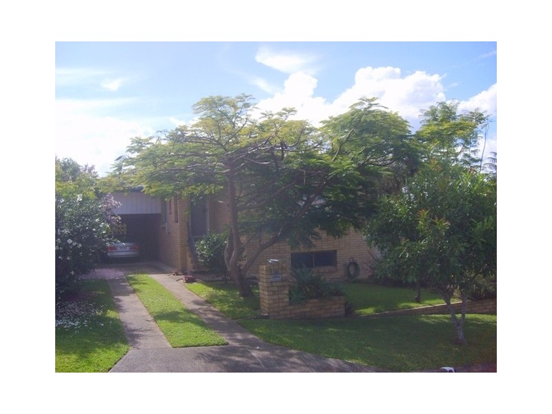 12  Edward Street, Labrador QLD 4215