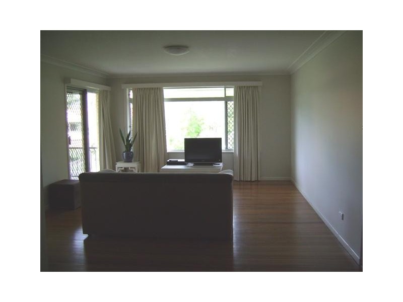 12  Edward Street, Labrador QLD 4215