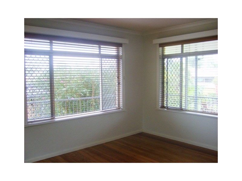 12  Edward Street, Labrador QLD 4215