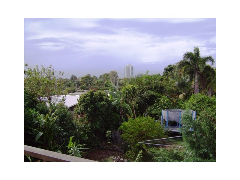 12  Edward Street, Labrador QLD 4215