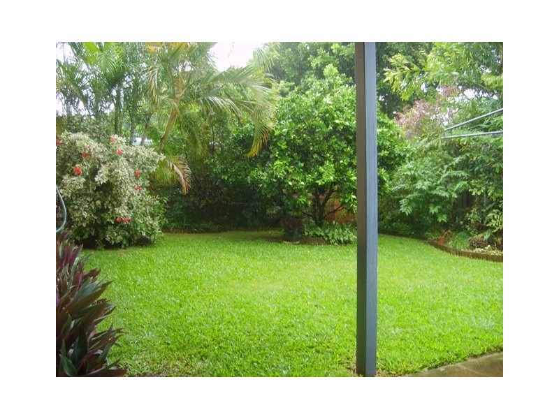 12  Edward Street, Labrador QLD 4215