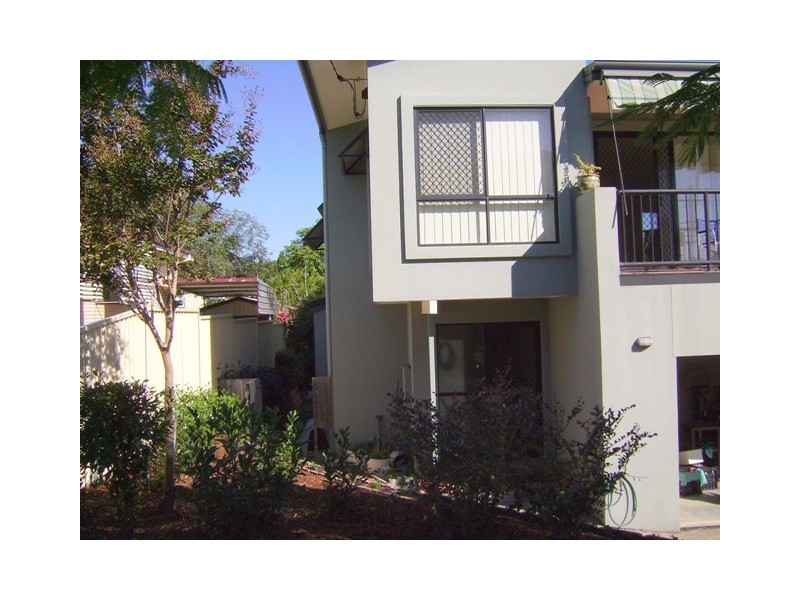 2/24 Harley Street, Labrador QLD 4215