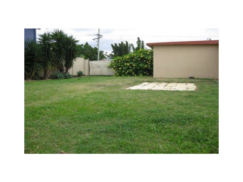 1 The Glade, Labrador QLD 4215