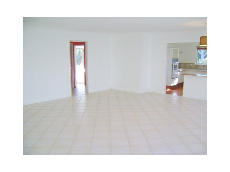11 Allawah Street, Sorrento QLD 4217