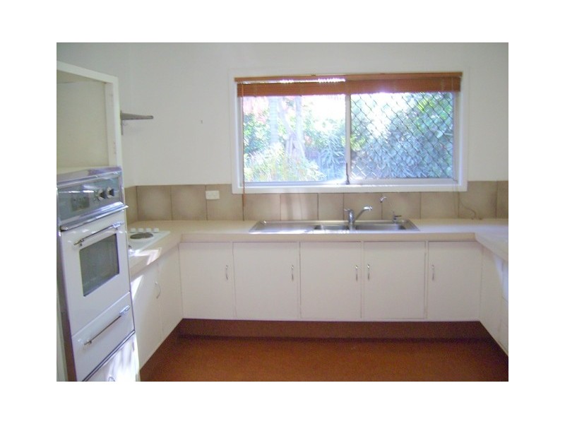 11 Allawah Street, Sorrento QLD 4217