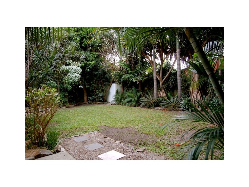 11 Allawah Street, Sorrento QLD 4217