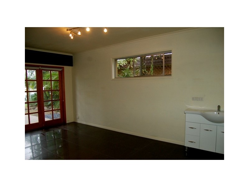11 Allawah Street, Sorrento QLD 4217